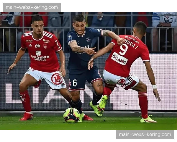 为吸引北美观众,里昂与雷恩的法甲比赛开球时间调整至欧洲中部时间下午1点 为吸引北美观众,里昂与雷恩的法甲比赛开球时间调整至欧洲中部时间下午1点